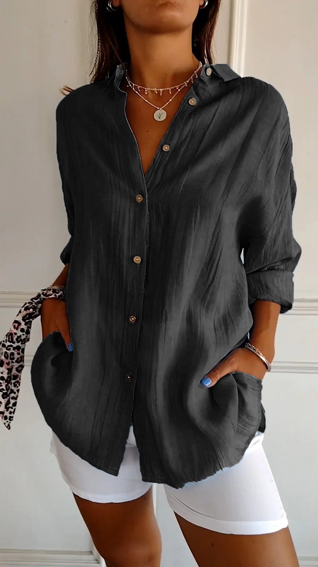 Sue - Chic Button-Up Blouse