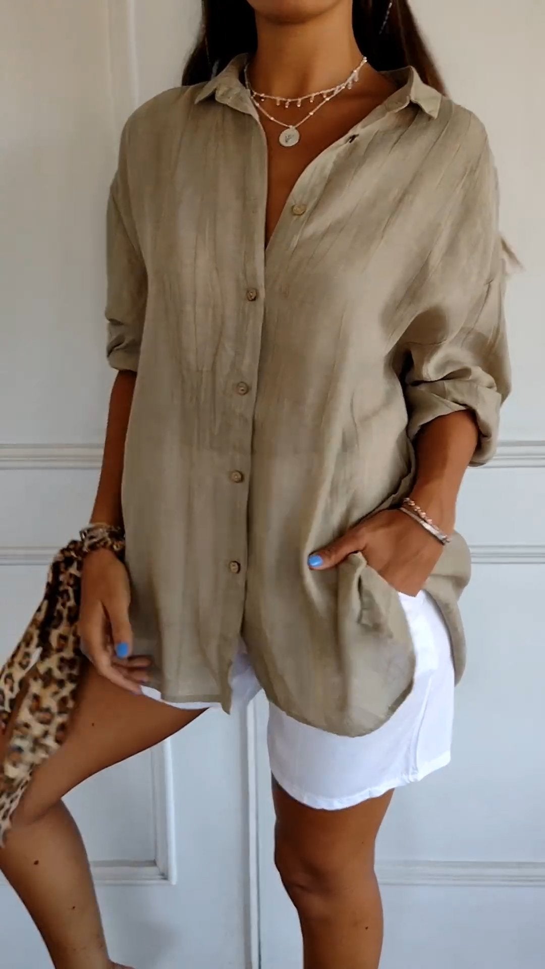 Sue - Chic Button-Up Blouse