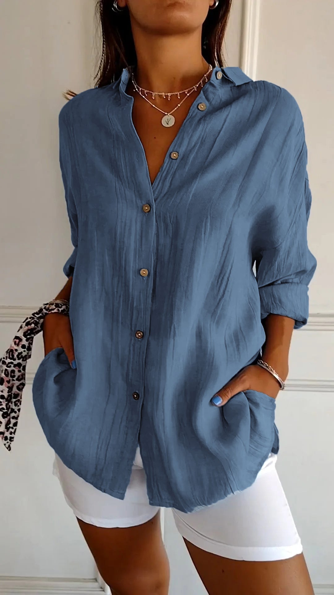 Sue - Chic Button-Up Blouse